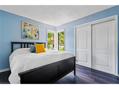 404 Line 2 Road, Niagara-On-The-Lake, ON - Indoor Photo Showing Bedroom