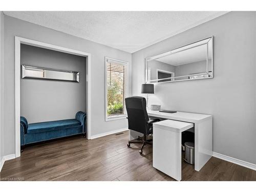 404 Line 2 Road, Niagara-On-The-Lake, ON - Indoor Photo Showing Office