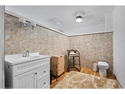 404 Line 2 Road, Niagara-On-The-Lake, ON - Indoor Photo Showing Bathroom