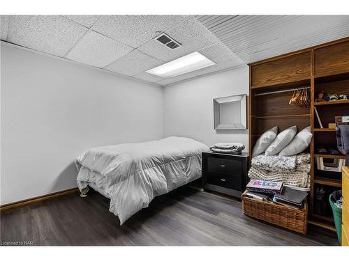 404 Line 2 Road, Niagara-On-The-Lake, ON - Indoor Photo Showing Bedroom