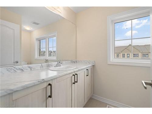 71 Sun Haven Lane, Thorold, ON - Indoor Photo Showing Bathroom