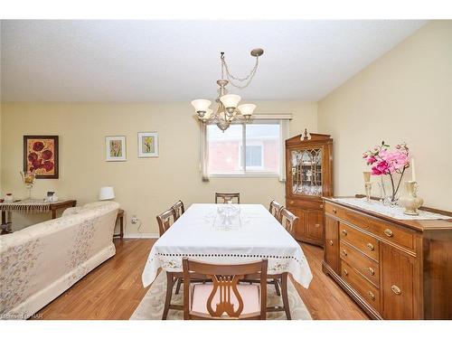 7395 Alex Avenue, Niagara Falls, ON - Indoor Photo Showing Dining Room