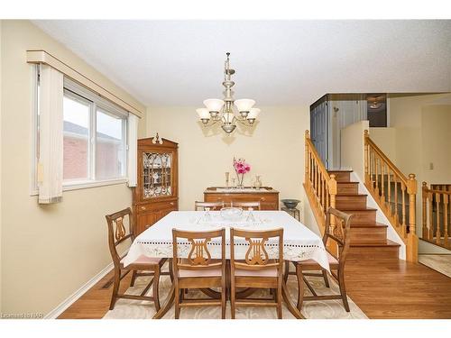 7395 Alex Avenue, Niagara Falls, ON - Indoor Photo Showing Dining Room