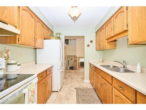 7395 Alex Avenue, Niagara Falls, ON - Indoor Photo Showing Kitchen With Double Sink