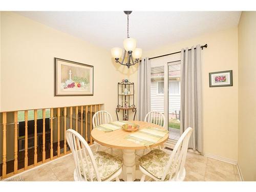 7395 Alex Avenue, Niagara Falls, ON - Indoor Photo Showing Dining Room