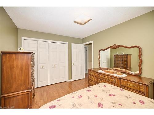 7395 Alex Avenue, Niagara Falls, ON - Indoor Photo Showing Bedroom