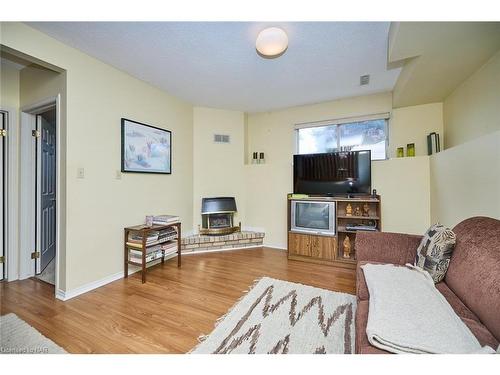 7395 Alex Avenue, Niagara Falls, ON - Indoor Photo Showing Living Room With Fireplace