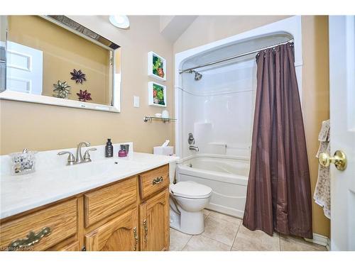 7395 Alex Avenue, Niagara Falls, ON - Indoor Photo Showing Bathroom