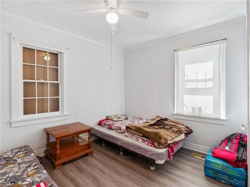 327 Darling Street, Brantford, ON - Indoor Photo Showing Bedroom