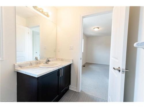 25 Oriole Crescent, Port Colborne, ON - Indoor Photo Showing Bathroom