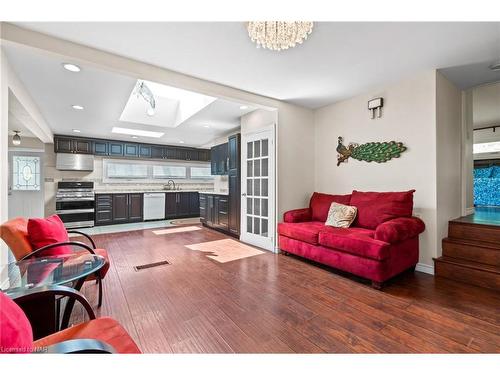 752 Four Mile Creek Road, Niagara-On-The-Lake, ON - Indoor Photo Showing Living Room