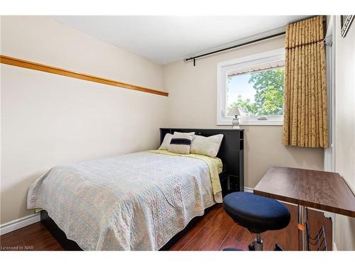 752 Four Mile Creek Road, Niagara-On-The-Lake, ON - Indoor Photo Showing Bedroom