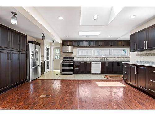 752 Four Mile Creek Road, Niagara-On-The-Lake, ON - Indoor Photo Showing Kitchen