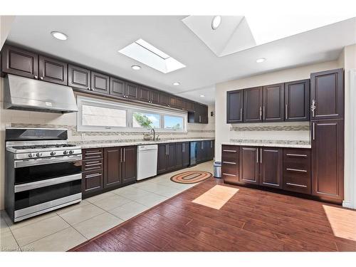 752 Four Mile Creek Road, Niagara-On-The-Lake, ON - Indoor Photo Showing Kitchen