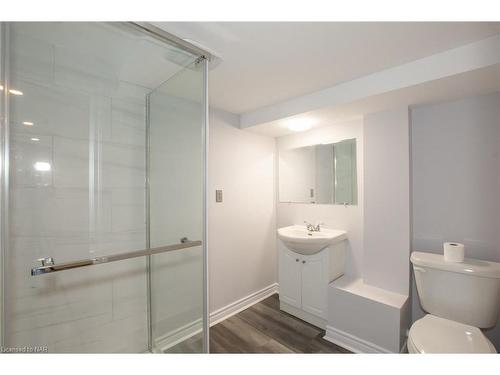 78 Gram Avenue, Welland, ON - Indoor Photo Showing Bathroom