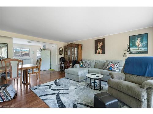 360 Kingsway Street, Welland, ON - Indoor Photo Showing Living Room