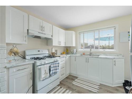 360 Kingsway Street, Welland, ON - Indoor Photo Showing Kitchen