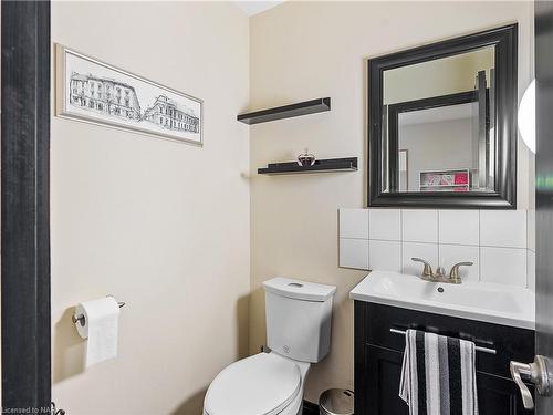 3535 Cardinal Drive, Niagara Falls, ON - Indoor Photo Showing Bathroom