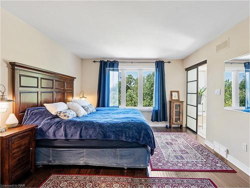 3535 Cardinal Drive, Niagara Falls, ON - Indoor Photo Showing Bedroom