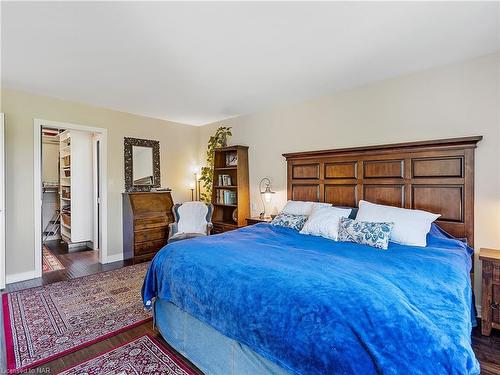 3535 Cardinal Drive, Niagara Falls, ON - Indoor Photo Showing Bedroom