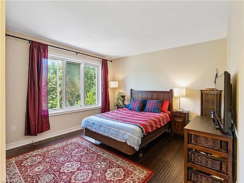 3535 Cardinal Drive, Niagara Falls, ON - Indoor Photo Showing Bedroom