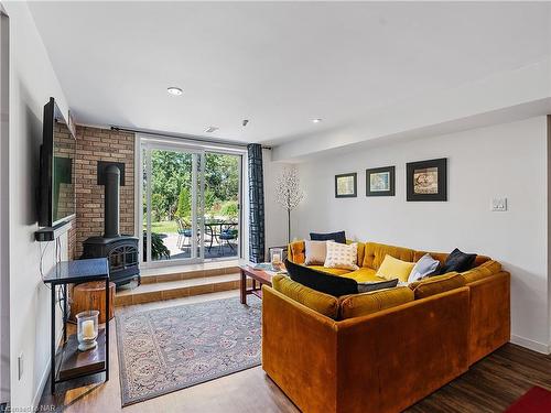 3535 Cardinal Drive, Niagara Falls, ON - Indoor Photo Showing Living Room