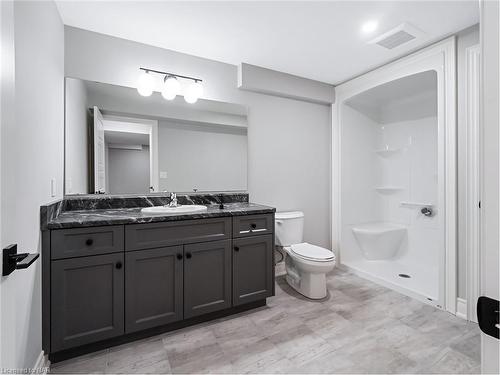 33 Austin Drive, Welland, ON - Indoor Photo Showing Bathroom