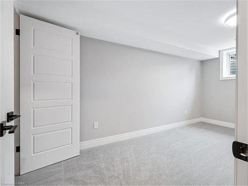 33 Austin Drive, Welland, ON - Indoor Photo Showing Other Room