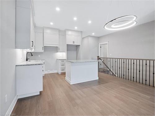 33 Austin Drive, Welland, ON - Indoor Photo Showing Kitchen