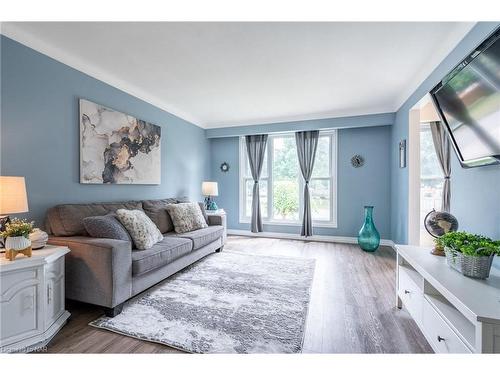 7 Royal Oak Drive, St. Catharines, ON - Indoor Photo Showing Living Room