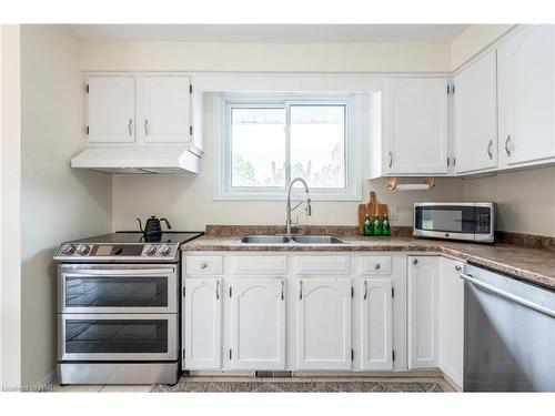 7 Royal Oak Drive, St. Catharines, ON - Indoor Photo Showing Kitchen With Double Sink