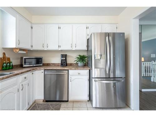 7 Royal Oak Drive, St. Catharines, ON - Indoor Photo Showing Kitchen