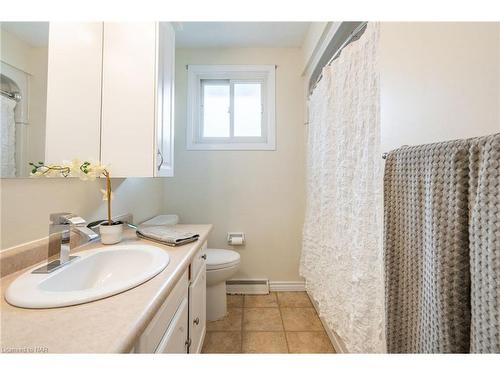 7 Royal Oak Drive, St. Catharines, ON - Indoor Photo Showing Bathroom