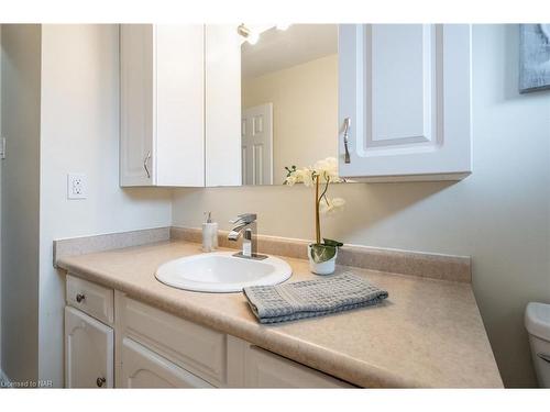 7 Royal Oak Drive, St. Catharines, ON - Indoor Photo Showing Bathroom