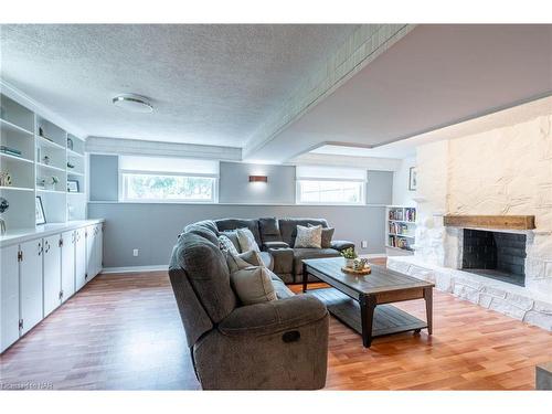 7 Royal Oak Drive, St. Catharines, ON - Indoor Photo Showing Living Room With Fireplace