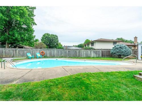 7 Royal Oak Drive, St. Catharines, ON - Outdoor With In Ground Pool With Backyard