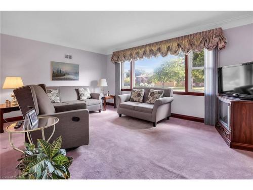 381 Niagara Street, St. Catharines, ON - Indoor Photo Showing Living Room