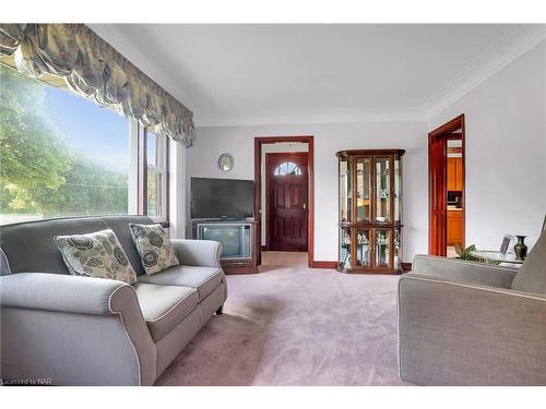 381 Niagara Street, St. Catharines, ON - Indoor Photo Showing Living Room