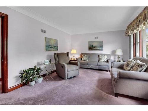 381 Niagara Street, St. Catharines, ON - Indoor Photo Showing Living Room