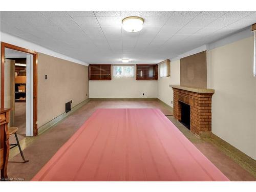 381 Niagara Street, St. Catharines, ON - Indoor Photo Showing Other Room With Fireplace