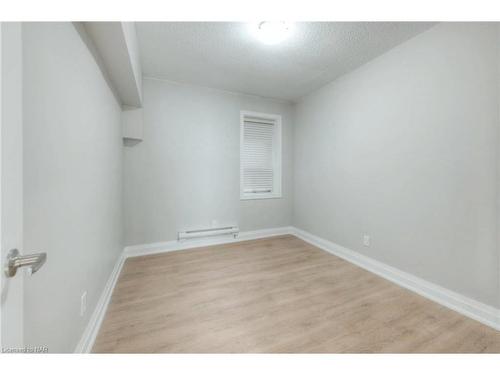 1-81 Gibson Avenue, Hamilton, ON - Indoor Photo Showing Other Room