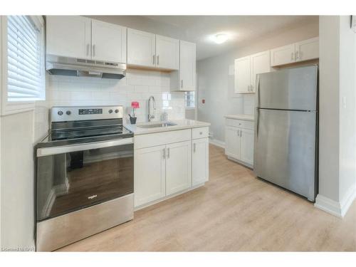 1-81 Gibson Avenue, Hamilton, ON - Indoor Photo Showing Kitchen With Stainless Steel Kitchen