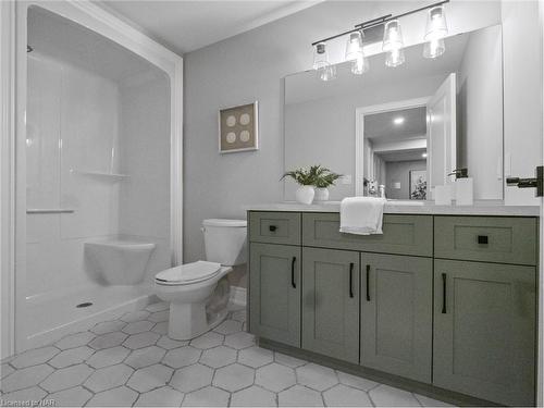 211 Sycamore Street, Welland, ON - Indoor Photo Showing Bathroom