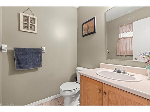 840 Fairway Crescent, Kitchener, ON - Indoor Photo Showing Bathroom