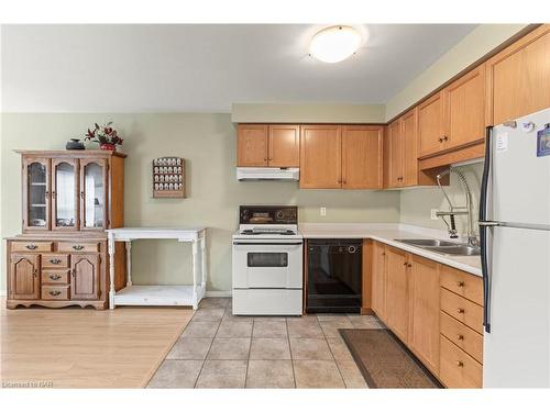 840 Fairway Crescent, Kitchener, ON - Indoor Photo Showing Kitchen With Double Sink