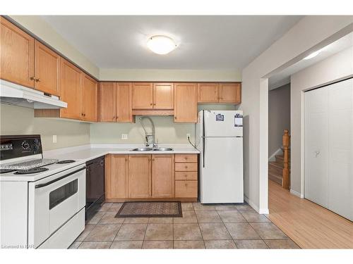 840 Fairway Crescent, Kitchener, ON - Indoor Photo Showing Kitchen With Double Sink