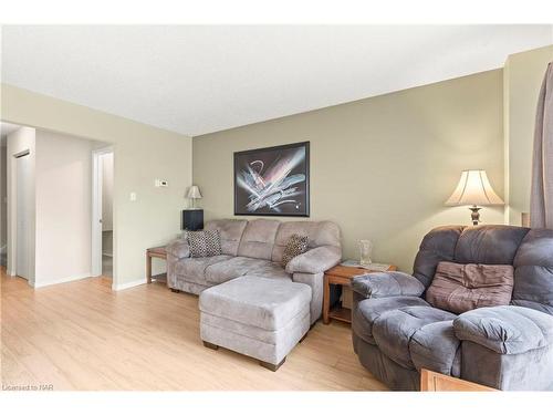 840 Fairway Crescent, Kitchener, ON - Indoor Photo Showing Living Room