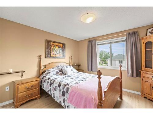 840 Fairway Crescent, Kitchener, ON - Indoor Photo Showing Bedroom