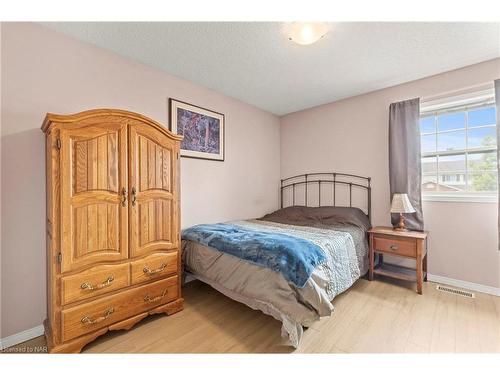 840 Fairway Crescent, Kitchener, ON - Indoor Photo Showing Bedroom