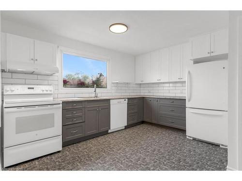 618 Lincoln Street, Welland, ON - Indoor Photo Showing Kitchen